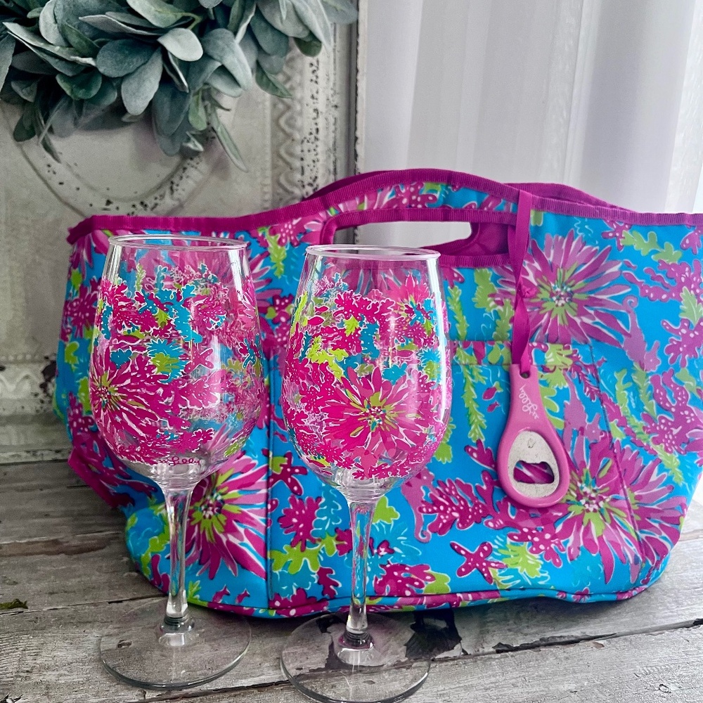 Lilly Pulitzer Insulted Beverage Tote With Wine Glasses and Bottle Opener